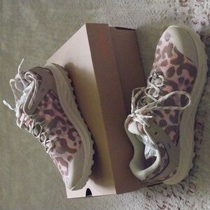 Antora 3 Leopard Running Shoes - Merrell